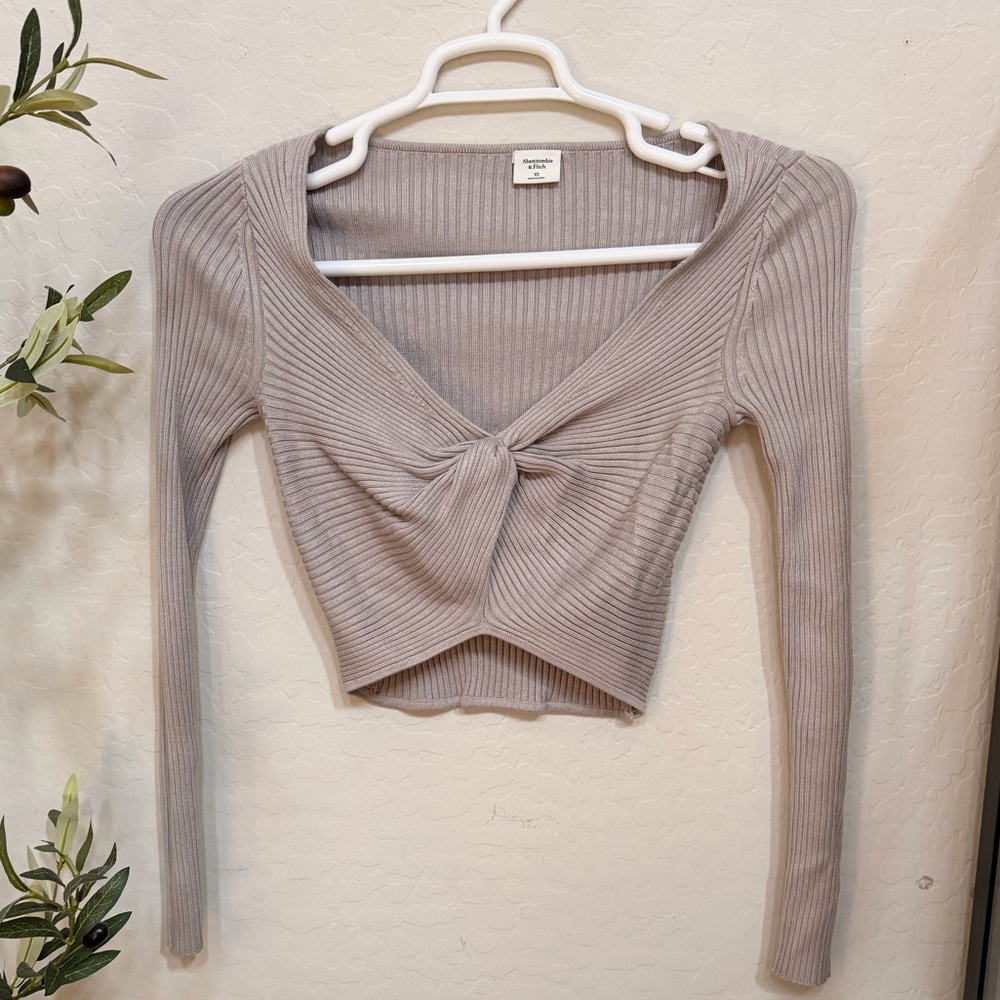 Abercrombie & Fitch Ribbed Knot Front Crop Top in Gray